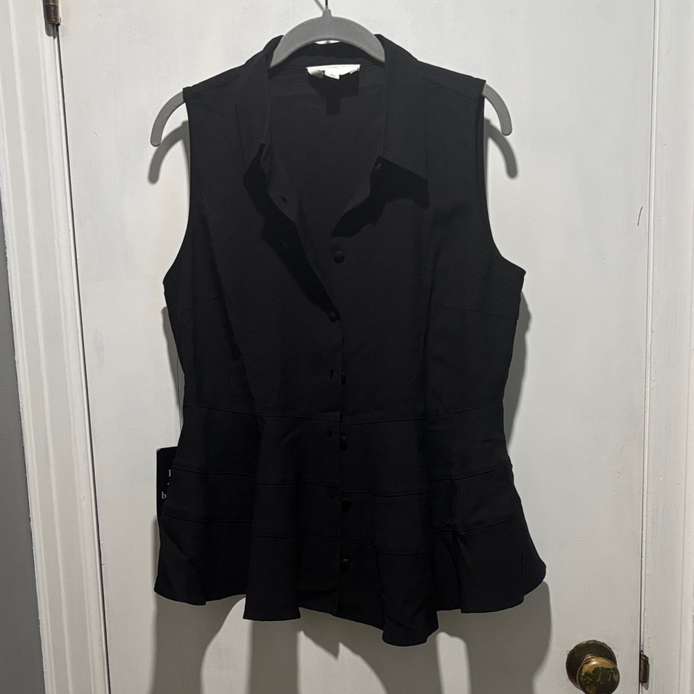 POMANDER PLACE Tuckernuck peplum button down short sleeve blouse